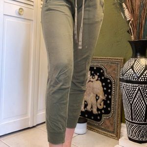 💚 olive green joggers 💚